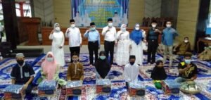 Cik Ujang Ajak Anak Yatim Buka Bersama