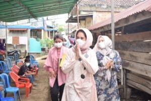 Thia Yufada Sambangi dan Semangati Istri Almarhum Oktriandika