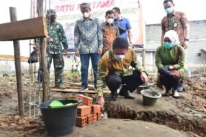 Herman Deru Lakukan Peletakan Batu Pertama Masjid Hayya Alal Falah