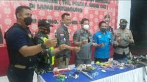 Razia Lapas Kayuagung, Petugas Sita Ponsel dan Sajam