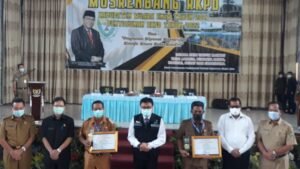 Dinkes Muara Enim Dan Kecamatan Ujanmas Raih Penghargaan Perangkat Daerah Terbaik