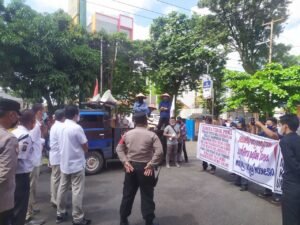 Puluhan Pemuda Tani Desak Kepala Bulog Sumsel Dipecat