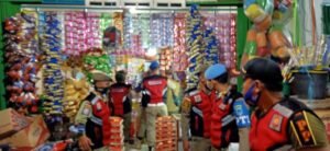 Pol PP Lahat Amankan Ratusan Botol Miras