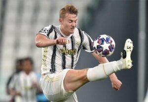 Manchester United Coba Goda De Ligt