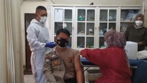 Personel Polres Muara Enim Mulai Divaksinasi