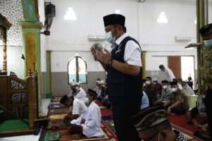 Safari Jumat di Lima Ulu, HD Ajak Warga Perang Lawan Covid-19