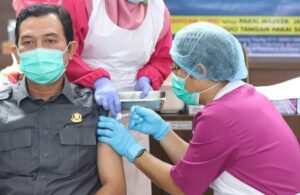 Giliran Pejabat Eselon II dan Anggota DPRD di Suntik Vaksin