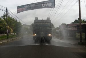 Tim Gabungan Semprotkan Disinfektan ke Sejumlah Ruas Jalan di Musirawas