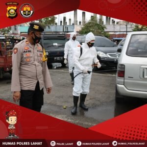 Polres Lahat Kembali Tebar Disinfektan