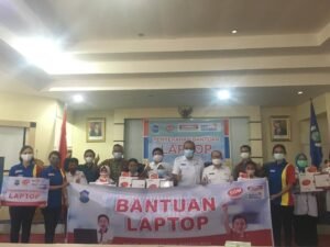 Indomaret Serahkan Bantuan 40 Unit Laptop dan Modem ke Pemkot Pangkalpinang