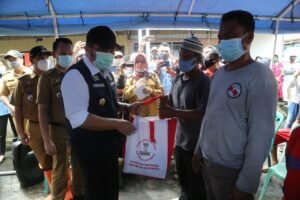 Herman Deru Berikan Bantuan Uang Sewa Rumah untuk Korban Kebakaran di Pasar Gubah&nbsp;