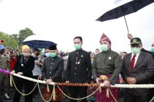 Bertepatan HUT&nbsp;OKU Timur Ke-17, Herman Deru Resmikan 70 Bangunan Infrastruktur