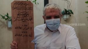 Nisan Syekh Ali Jaber Dibuat Kaligrafer Bersanad Hingga ke Juru Tulis Nabi