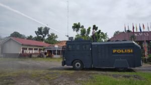 Cegah Covid 19, Kawasan Perkantoran Pemkab Musi Rawas Disemprot Disinfektan