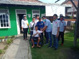 PTBA Salurkan Bantuan untuk Penyandang Disabilitas di Muara Enim