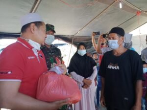 Relawan Gemetar Salurkan Bantuan untuk Korban Angin Puting Beliung di Karimun