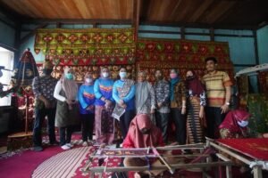 Feby Deru Promosikan Kain Khas OKUS Agar Lebih Dikenal Khalayak