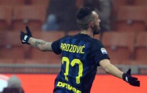 Pemain Inter Milan, Brozovic, Positif Covid-19