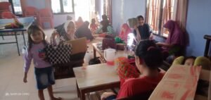 Berkreasi Dimasa Pandemi Emak-Emak di Lahat Bikin Kerajinan Tas