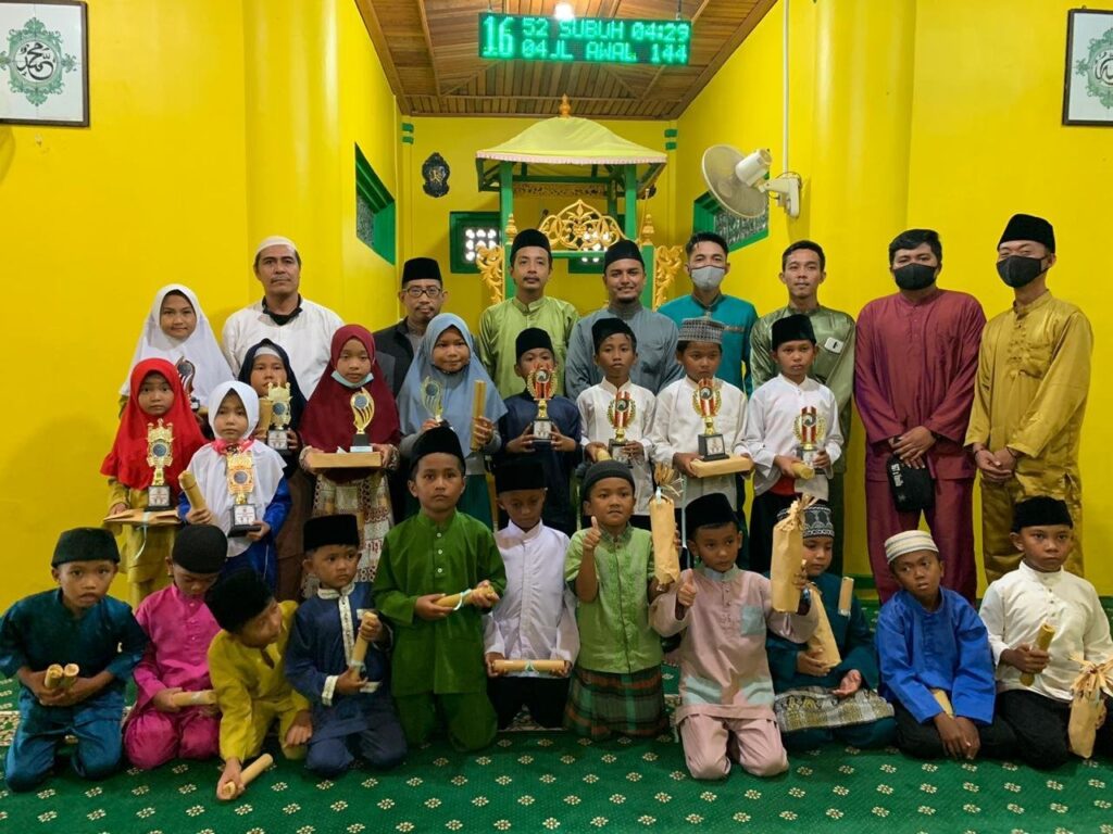 Peringati Maulid Nabi, Remaja Masjid Kecamatan Buru Gelar Lomba Adzan dan Hafalan Surah Pendek