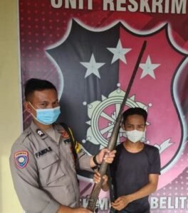 Warga Muara Beliti Serahkan Senpira ke Polisi