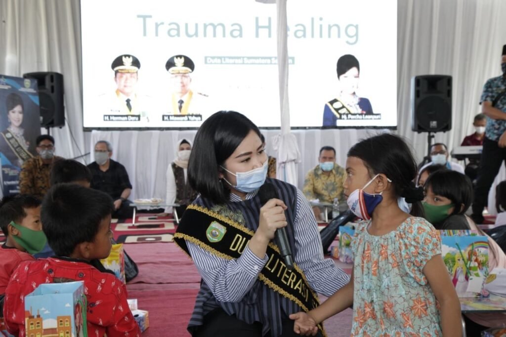 Duta Literasi Sumsel Berikan Trauma Healing untuk Anak-Anak Korban Kebakaran