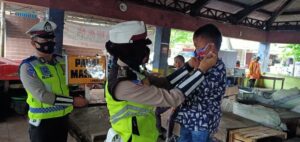 Personil Polres OKI Lakukan Sidak Masker di Pasar Kayuagung