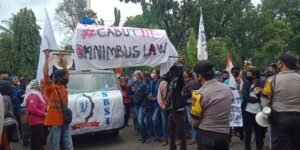 Dukung Perjuangan Buruh, Bupati Lahat Sepakat Tolak Omnimbus Law