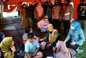 Jangan Biarkan Meraka Sendiri