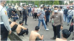 Polisi Ciduk 7 Pemuda dari Gedung DPRD Sumsel