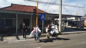 Bawaslu Basel Tertibkan APK di Jalan Jenderal Sudirman Toboali