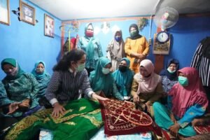 Tinjau Sentra Industri Kerajinan Sulam Angkinan, Feby Deru Instruksikan Hal Ini