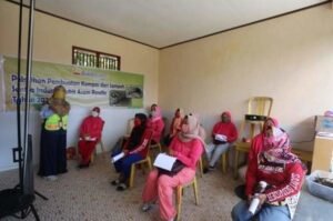 Ibu-ibu SIBA Dapatkan Pelatihan Membuat Pupuk