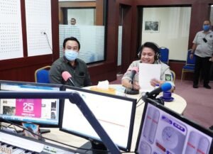 Herman Deru Jadi Penyiar RRI