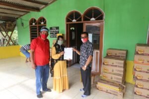 PTBA Salurkan Makanan Tambahan kepada Warga Sekitar Perusahaan
