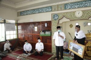 Masyarakat Kalidoni Antusias Sambut Safari Jumat Gubernur Herman Deru