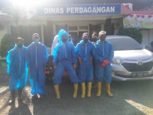 Dinas Perdagangan OKI Kembali Lakukan Penyemprotan Disinfektan