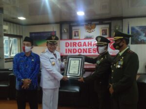 Bupati Bangka Selatan Terima Penghargaan dari Mantan Pangdam II/Sriwijaya