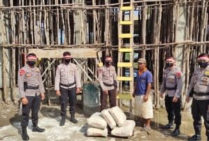 Personel Brimob Linggau Gelar Baksos dan Bantu Material Pembangunan Masjid