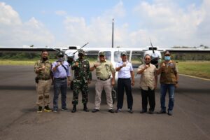 Dodi Reza Kemudikan Langsung Pesawat Saat Tinjau Hot Spot di Kabupaten Muba