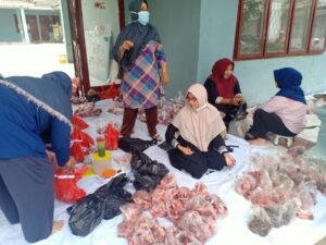 172 Bungkus Daging Kurban Dibagikan pada Masyarakat Kurang Mampu