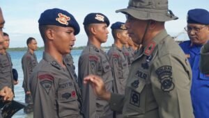 25 Personil Bintara Brimob Disematkan Baret oleh Wakapolda Babel