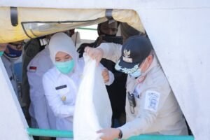 Bersama PWI Sumsel, Pemkot Palembang Kembali Tebar Benih Ikan di Sungai Musi