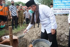 Herman Deru Bantu Pembangunan Ponpes Wali Songo OKI