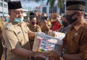 Plt Bupati Salurkan 1000 Paket Sembako dari Warga Tionghoa