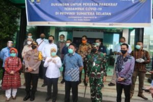 Herman Deru, Salurkan Bantuan dari Kemenparekraf untuk Masyarakat Pariwisata