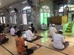 Dibuka, Pengurus Masjid Diminta Pastikan Protokol Covid-19 Jalan