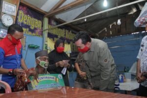 Wabup Muba Serahkan BLT Dana Desa Tahap Dua