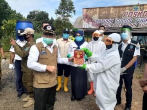 Bupati OKI Beri Perhatian Kepada Petugas di Pos Covid 19 Kecamatan dan Desa