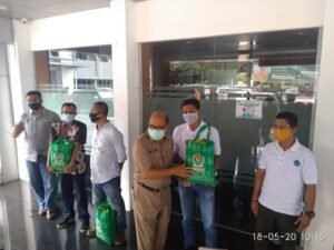 Plt Bupati Muara Enim Berikan Bantuan Sembako untuk Jurnalis